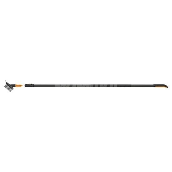 Fiskars OneClick grandiklis trinkelių valymui + kotas L 1 Fiskars OneClick grandiklis trinkelių valymui + kotas L 1